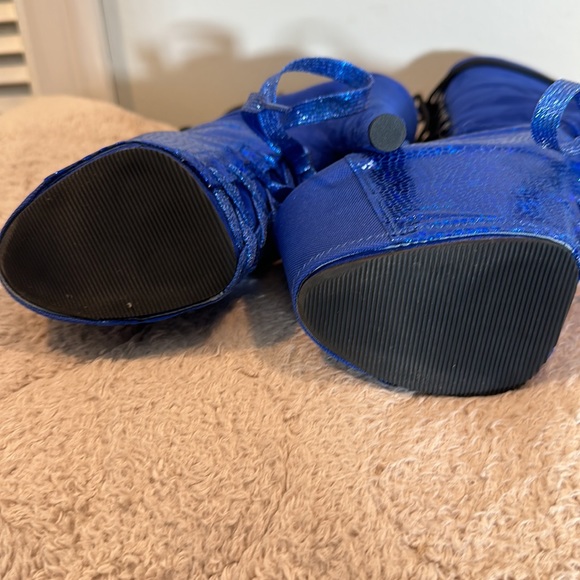 Pleaser boots with custom boot covers
Size 7 - Picture 10 of 11